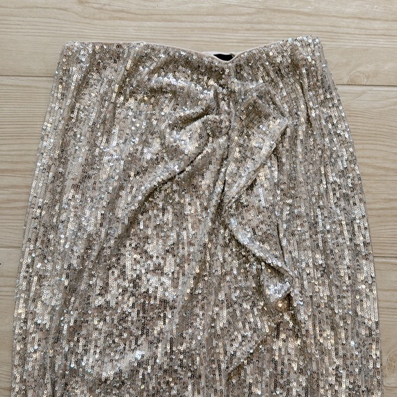 Express Gold Sequin Midi Skirt With Ruffle Detail and Slit XS - Picture 5 of 6